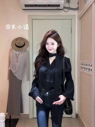 古金色V领衬衫女秋季新款丝带设计高级感时尚长袖衬衣#高级感穿搭 #今日穿搭 #衬衫 #新款 #时尚