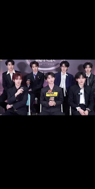 “我们人好多啊”“俄罗斯套娃嘛”“时代少年团认领团粉头子称号”#时代少年团#马嘉祺丁程鑫宋亚轩刘耀文张真源严浩翔贺峻霖#向全世界安利时代少年团#时代少年团永远在一起#微博之夜