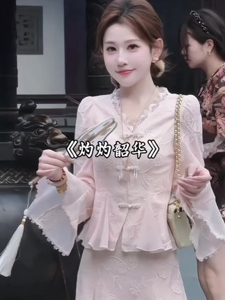 这件版型真的绝,一眼心动,有肚子有肉的全都给你遮掉,很许妍的感觉,很精致#婷婷的日常穿搭 #仙女风穿搭 #千金风穿搭 #秋季穿搭 #小个子显高显瘦穿搭