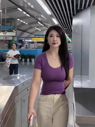 男人只会爱一个女人三次,第一次,全心全意义无反顾。第二次,他看清楚了你的缺点,依旧选择包容。第三次,经历过了无数次的委屈、痛苦和失望,仍然无怨无悔的爱着你。但如果你把这三次机会全都用完了,还不懂得珍惜这样的男人,那这个时候他再不舍、再痛苦,也会选择离开你,绝对不会回头。