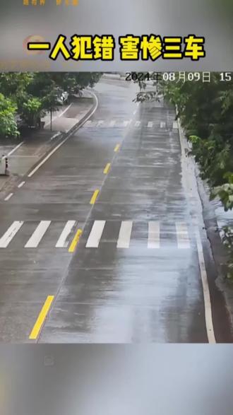 中国交通频道,四川的作品 #深圳南坪快速路发生交通事故 #一人犯错,害惨三车#交通事故警示录#近日罗某驾驶新N号牌小型车辆仍然借送超幸#与重型半挂牵引相撞