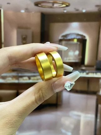 平安无事百搭戒指,低调中透着奢华,简约中带着安心。✨戴在指间,是日常的点睛之笔,也是心底的温柔寄托。#平安无事 #百搭戒指