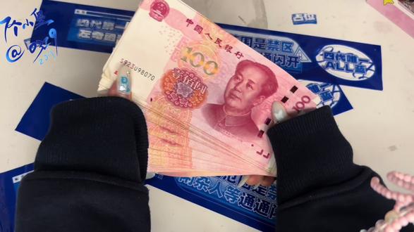 冷冷的红票变成暖暖的小卡
四公线下我爱死了#左奇函未来可期 #左奇函四代第一rap担 #左航