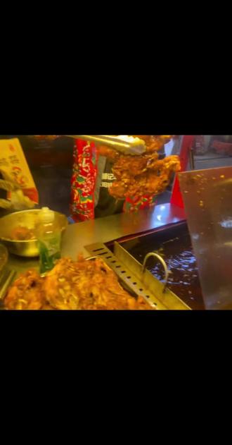 架架架,位置商品街南头二喜糖葫芦门口
来找我吃鸡架,必须喷醋多撒辣!
变态小鸡架!#沈阳铁板鸡架