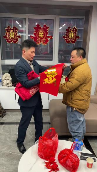 新郎结婚习俗开道夹毡不能少,任务很重要,不知道的赶紧收藏! #新郎接亲 #结婚习俗 #新郎官 #接亲趣事 #农村结婚习俗