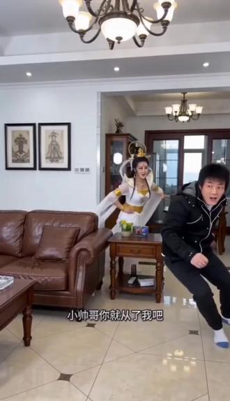 下午好 #AI电视女妖追爱记 #随变ai随便玩