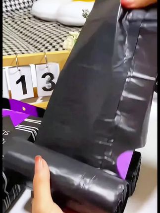 有了这款抽绳式垃圾袋,提垃圾方便不脏手,材质厚实承重好,用力撕扯也不易破,提十几斤重物没问题。价格还很实惠,遇到就多囤点#抽绳垃圾袋#方便不脏手#每日分享 #好物分享 #好用不贵