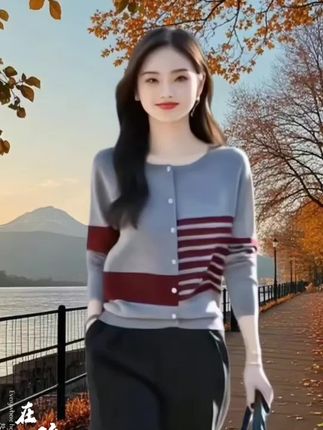 宝子们!这件灰红撞色针织开衫太适合秋日氛围啦~几何条纹拼接设计简约又有层次感,柔和的色调衬得人温柔又显白。搭配黑色短裤,露出腿部线条,清爽又时髦。拎着黑色通勤包,走在铺满金黄落叶的湖畔步道上,周围秋叶与远山湖水相映,氛围感直接拉满,秋冬日常出街或轻商务场合穿都超合适,闭眼入不亏~#这个秋天被琥珀系治愈了秋天第一杯琥珀流光 #秋天第一杯琥珀流光#国庆穿搭