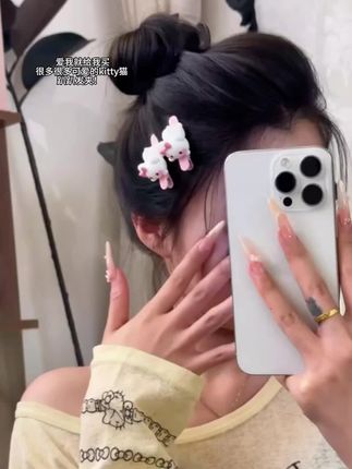 向所有人炫耀好朋友送的趴趴Kitty发夹~ #hellokitty #少女心爆棚 #甜妹发夹 #是时候安排一下了 #元气少女