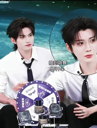 Cp 就是好嗑,一个佳木斯小拐,就明白他哥的意思。古有木兰替父从军,现有布布为夫还债(直播明晃晃的作弊😳😳)。#云熠cp #郝熠然 #膜法世家郝熠然