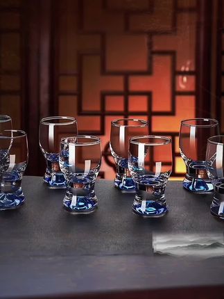家人们!青苹果造型白酒杯套装,玻璃高档质感,分酒器+一口杯,烈酒必备! #青苹果白酒杯 #高档玻璃酒具 #分酒器套装 #一口杯#杯子