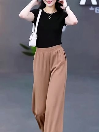 小个子女生的春夏救星来啦!2025新款白色冰丝雪纺阔腿裤,精选冰丝雪纺面料,触感丝滑清凉,上身瞬间驱散燥热。高腰九分版型堪称“作弊神器”,巧妙提升腰线,拉长腿部比例,轻松打造大长腿既视感;垂坠的阔腿设计自然遮肉,藏住胯宽与小粗腿,显瘦效果一绝。干净百搭的白色,轻松适配各种上衣,无论是简约T恤还是优雅衬衫,都能穿出轻盈时尚感。从通勤到逛街,从约会到旅行,这条休闲裤都能让你自信满满,轻松拿捏高级氛围感,解锁春夏精致穿搭!#暑假出游穿搭 #演唱会穿搭#男生夏日cleanfit穿搭 #普通人的穿搭#小个子女生穿搭