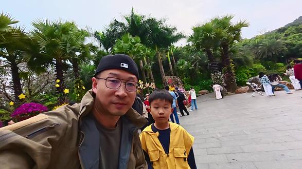 青秀山灯会 第三次来青秀山,每次来都有不同的惊喜,打铁花和飞天舞狮真的很震撼#青秀山 #青秀山灯会 #打铁花 #南宁旅游攻略 #灯展