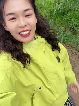 入秋了,天冷了,出门记得穿上外套啊#大码女装 #情侣款冲锋衣