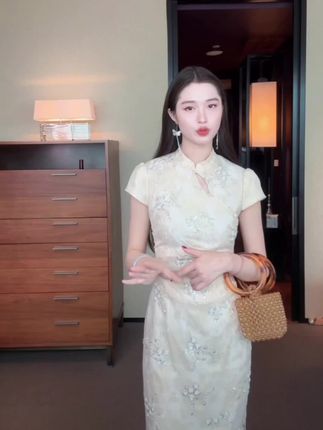 【凌茜恣禾【缎月织华】国风新中式重工蕾丝钉珠连衣裙气质改良旗:/ 袍裙】#穿出高级感 #改良旗袍 #气质穿搭