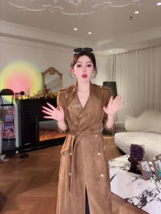 余潇潇【英伦御姐】轻奢经典时尚鹿皮绒优雅高级感翻领长款风衣秋季#风衣穿搭 #轻奢女装 #长裙 #每日分享