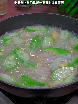 特别简单的先甜又好吃的汤河粉#大人小孩都爱吃 #真材实料好味道