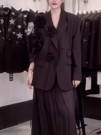 #高级感穿搭 #外套穿搭 #立体花朵西服 #小众设计感 #西服外套