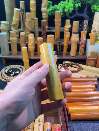 #文玩 #实心玉竹 #手把件 花斑鸡油黄实心玉竹老料满密度,盘玩一根好货胜过一万根普通