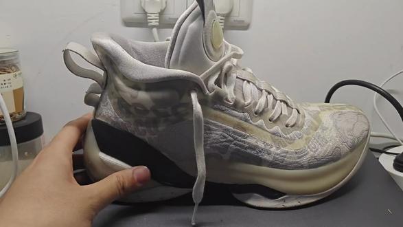 kt7,保护稳定拉满的投手鞋
#kt7 #老鞋新穿 #安踏 #克莱汤普森 #篮球鞋