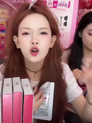周周同款紧致小v脸的提拉面膜,亲测力荐,真的嘎嘎香 红绷带V脸面膜#打造小v脸 #面膜推荐 #熬夜党救星 #护肤分享 #v脸面膜