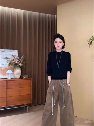 一款不挑肤色、气质和身材的上衣,采用倒三角式剪裁,搭配各种外套#女装搭配 #女装 #穿搭