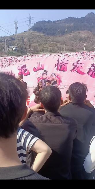 缘起花山 情定洛旺 孤寡些快来相亲了#云南人能歌善舞不分年龄