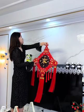 搬新家,过新年,安排一套桃木中国结挂上,寓意好还特喜庆,纯手工制作,八鱼款,寓意着八方来财,好事成双,挂电视背景墙,沙发背景墙,入户门玄关都好好看#桃木中国结挂件#中国结 #搬新家 #软装搭配#电视背景墙