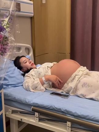 太难了,我二胎了才发现这种二合一孕妇内裤和安全打底裤,去产检时要随时露肚子,穿它比以前单独穿内裤再加一条打底裤方便舒服多了,不勒肚子不硌腰,关键它裆部吸湿透气,真心舒服#孕妇打底裤#孕妇裤#孕期穿搭#一个身体两个心跳#孕期穿搭