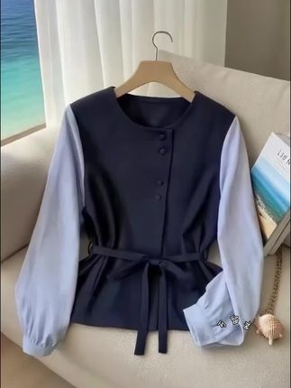 气质拼接风💫 撞色灯笼袖上衣,自带高级氛围 #百搭上衣 #遮肉显瘦穿搭 #韩系穿搭 #早秋基础款如何摆脱路人感 #毫不费力地打开初秋穿搭