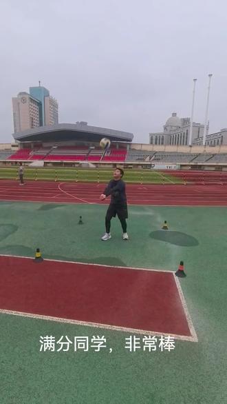 满分同学,排球垫的很好,就是还要控制下范围 #中考排球