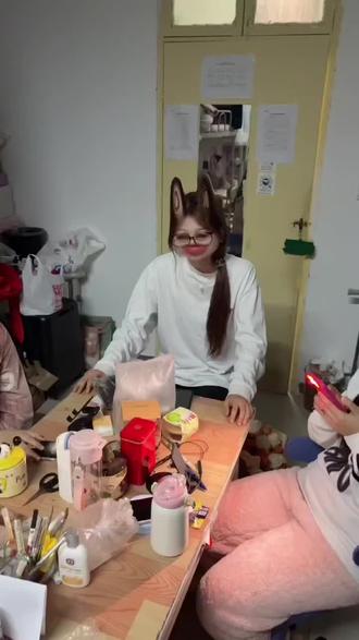 现在大环境还是太紧张了 哎#建寝大业 #搞笑 #寝室日常 #女生宿舍 #翻拍