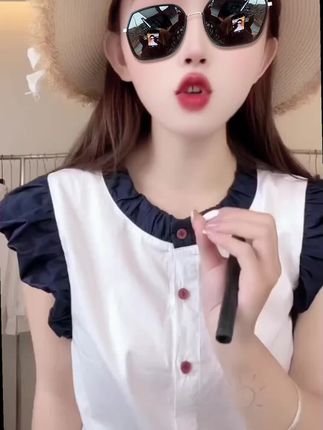 【花边袖条纹】夏季新款设计师款印花小衫欧版宽松显瘦无袖薄款 #微胖穿搭分享 #创作者中心 #创作灵感 #无限回购的宝藏单品 #谁穿谁好看