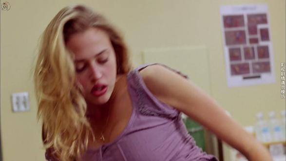 正义不该是受害者,通过自毁才能换取的奢侈品,别让沉默成为帮凶 #悬疑 #犯罪 #电影解说 #电影推荐 #抖音精选
《指控》撕开了人性最丑陋的遮羞布,原来有些恶魔,是可以披着白大褂,带着和蔼的微笑,在众目睽睽之下作恶的,而他们最大的依仗,就是受害者的羞耻感,和大众对权威的盲从,看完这部电影,我一直在想,如果这个世界上,没有小金这样死磕到底的疯子,如果每个人在面对不公时,都选择算了,那我们的世界会变成什么样,正义不该是受害者,通过自毁才能换取的奢侈品,我们之所以要看这样的电影,是为了在下一次,当有人发出微弱的求救声时,我们能少一点质疑,多一点善意,是为了我们在面对,所谓的权威时,能保持一份清醒的怀疑,真相可能会被埋在地下,但正义的血,永远是热的,别让沉默成为恶魔的@,也别让勇敢的人,在黑暗里孤军奋战