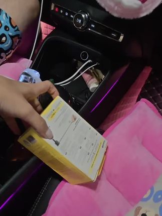 什么样的车载充电器才能称得上是行业内黑科技?七十五厘米自由水库。告别让人看上一眼就烦躁的杂乱,收拉自如多协议兼容,支持苹果typec,两台同时快充低温主控芯片,六重安全防护,智能切换涓流,更好的保护手机。这么多科技于一身的充电器,你确定不会心动吗?#抖音推广 #新增顾客 #看过来