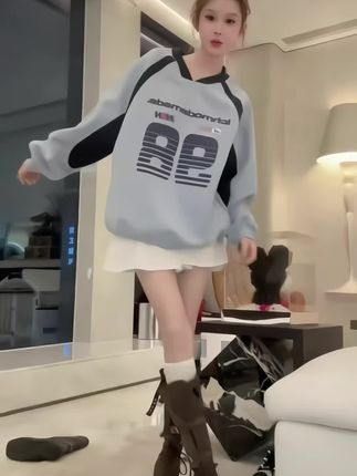 准备秋冬了姐妹们,靴子穿起来,这双靴子很有设计感,可调节超大腿围,简直腿精长靴 #ootd穿搭 #鞋 #靴子 #傲娇美