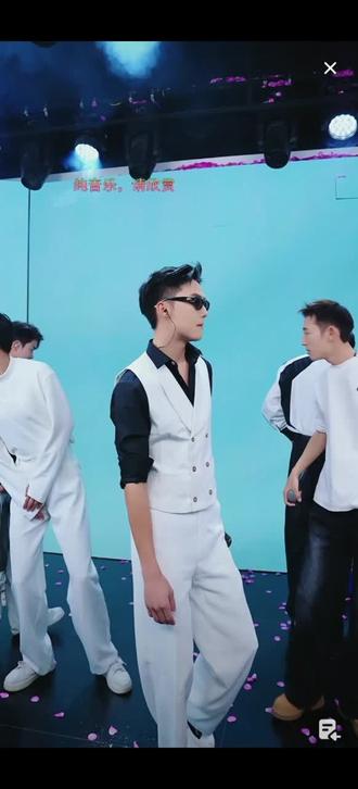 这是找啥呢,原来是在找文宝呢#昊文#宝藏男孩#强烈推荐#直播录屏分享#抖音玩法达人中心