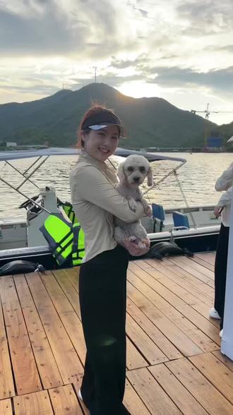 我直接把这个小破烂改成几百平米的豪华鱼排#海边露营有多治愈 #海钓#野生鱼#钓鱼的乐趣只有钓鱼人懂#鱼获满满 #携宠出海