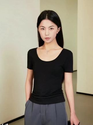黑色圆领修身短袖#百搭t恤 #内衣推荐 #夏季穿搭 #修身短袖t恤