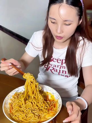#嗦粉 #夜宵吃什么 #意面 在家三分钟就可以搞定的意面