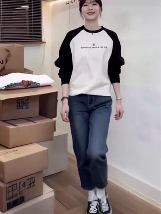 今年流行欧货小个子白色美式插肩袖加绒卫衣女秋冬2025年新款爆款,#韩系穿搭#慵懒风穿搭#今天穿什么 #卫衣#卫衣穿搭