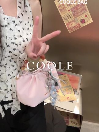 这只包包真的爆炸满意 出门搭配小裙子好氛围感直接拿捏住了#包包推荐 #新款上新