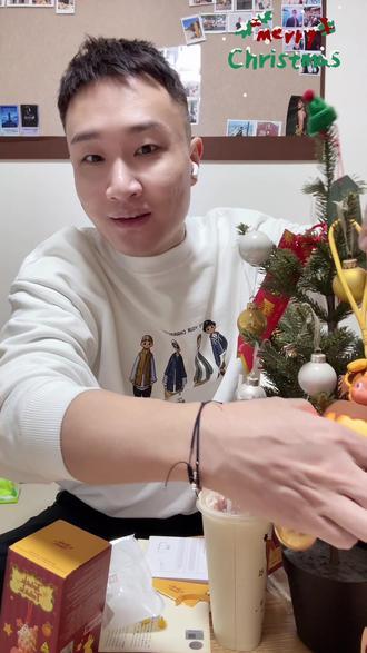 拼了老命也没抢到茶碗,这齁的一口上头 #喜茶联名星星人 #喜茶 #泡泡玛特 #星星人 @泡泡玛特官方旗舰店 @喜茶官方旗舰店 #潮玩手办