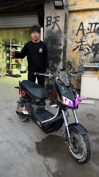 最新搞定24款雅迪X5升级一对爱得利px1,发光开关,巴风特车把,巴风特增高码,减震增高码,24款仪表,包碳前挡风,蜂窝双透镜,满天星轮毂,UGR浮动盘,巴风特扶手,国产布雷博小螃蟹,手机支架,前后转向灯