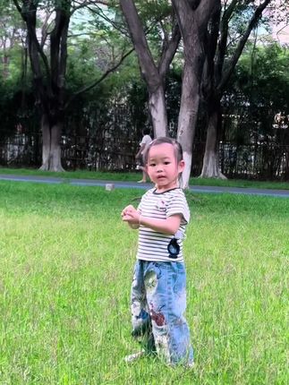 遛崽日常#夏天的味道 #balabala #童装条纹t