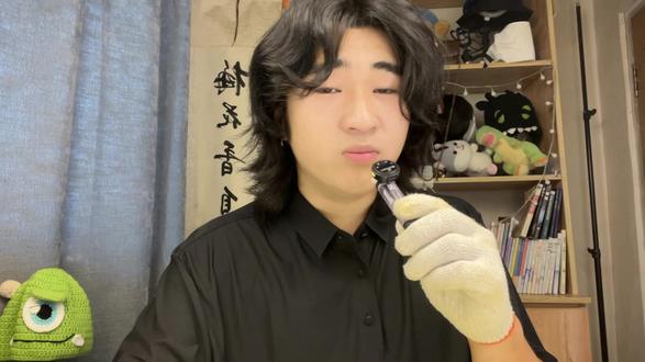 屏幕背后藏着肮脏的想法 拿小孩玩梗真的不像话#锐评