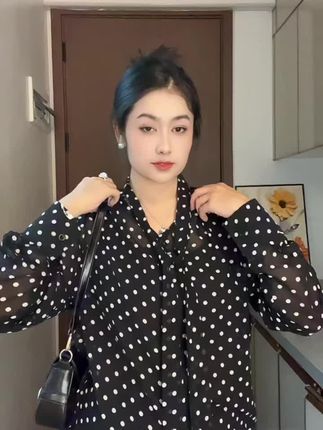 #今日穿搭 #复古穿搭 #碎花裙搭配 #黑色连衣裙