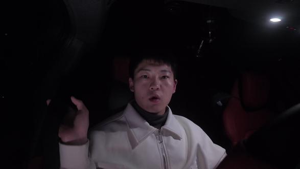 我以为很复杂,结果有点尴尬 P 档能全屏
一开车就剩 2/3
系统比我清醒
#小米汽车 #氛围感 #横屏模式 #车机互联 #su7