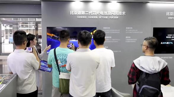 深圳改装车展比亚迪展台为何人气爆棚?#比亚迪U9 #国产汽车高端化