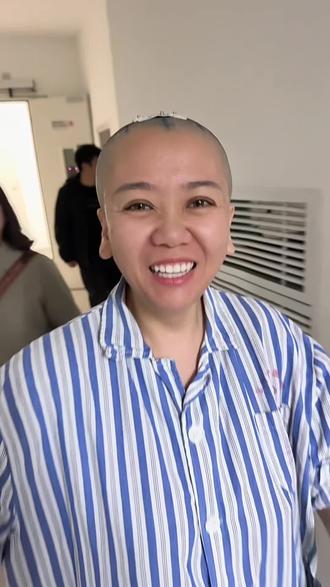 这个像做开颅手术的人吗,蹦蹦跳跳就进去了,